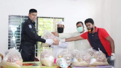 Photo of দুস্থ শিশুদের মুখে হাসি ফুটালো র‍্যাব কর্মকর্তা