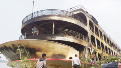 Photo of সুগন্ধায় লঞ্চে আগুন : মৃতের সংখ্যা বেড়ে ৩৯