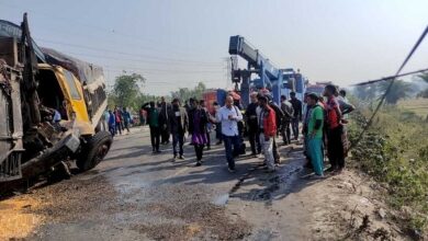 Photo of ঢাকা-টাঙ্গাইল মহাসড়কে দুই ট্রাকের সংঘর্ষে অগ্নিকাণ্ড, দগ্ধ ৩