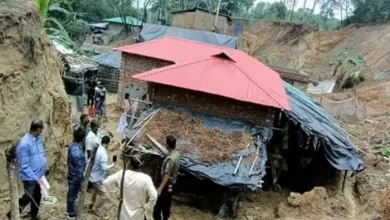 Photo of মহেশখালীতে পাহাড় ধসে প্রাণ গেল শিশুর