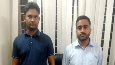 Photo of পল্টনে পুলিশের শতাধিক ভুয়া সিল ও পাসপোর্টসহ গ্রেপ্তার ২