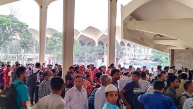 Photo of কমলাপুরে বাড়ছে ঘরমুখো মানুষের ভিড়
