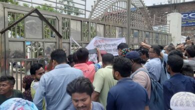 Photo of মাইলস্টোনের গেটে তালা, বাইরে উৎসুক জনতার ভিড়