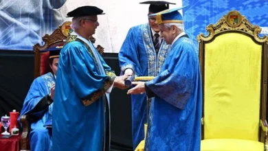 Photo of মালয়েশিয়ায় সম্মানসূচক ডক্টরেট ডিগ্রি পেলেন অধ্যাপক ইউনূস