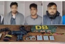 Photo of গাজীপুরে ডিবির হাতে ভুয়া ডিবি পুলিশ ও সাংবাদিক গ্রেপ্তার, অবৈধ সরঞ্জাম উদ্ধার
