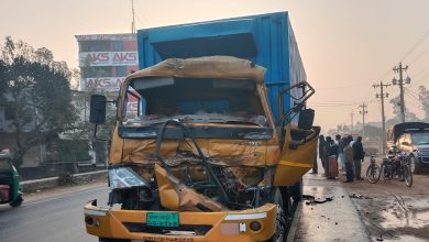 Photo of ঘোড়াঘাটে ট্রাকে কাভার্ড ভ্যানের ধাক্কা, চালকের সহকারী নিহত