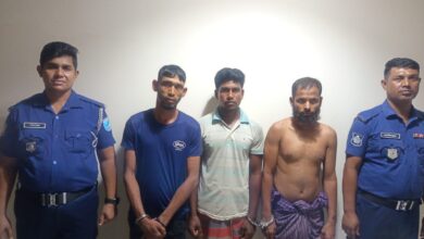 Photo of ৯৯৯-এ ফোনেই রক্ষা! স্বামীকে বেঁধে স্ত্রীকে ধর্ষণ, তিন আসামি গ্রেপ্তার