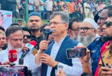 Photo of দেরি করে যাওয়ায় নিজ এলাকার বন্যার্তদের কাছে ক্ষমা চাইলেন স্বরাষ্ট্রমন্ত্রী